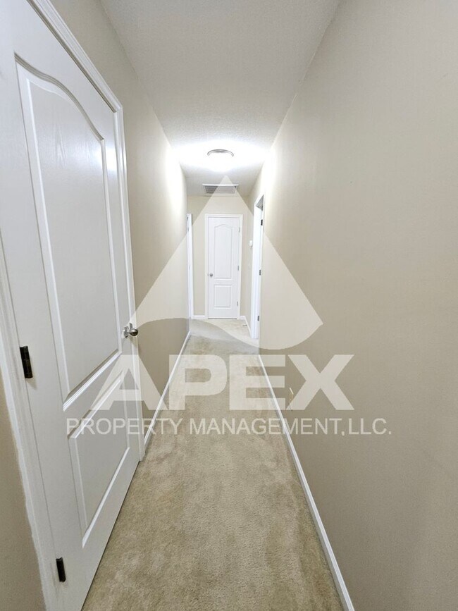 Building Photo - West Knoxville – Beautifully Upgraded - 3 ...