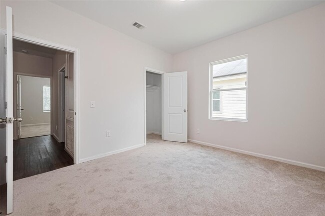 Building Photo - 1025 Banyon Tree Ln