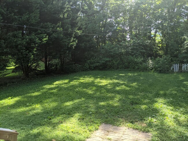 Building Photo - Charming 3-Bedroom Home in the Heart of th...