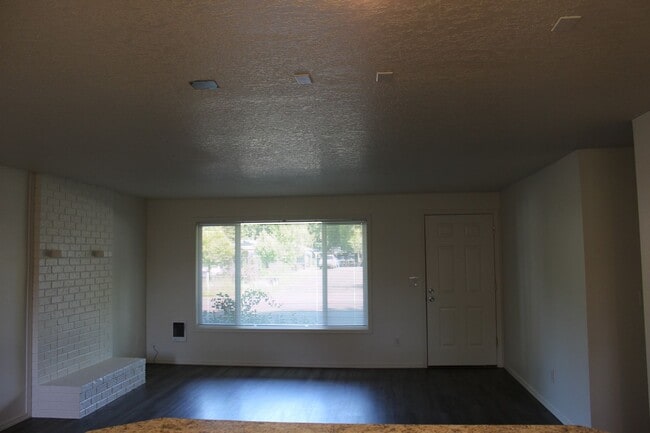 Building Photo - Four bedroom ranch
