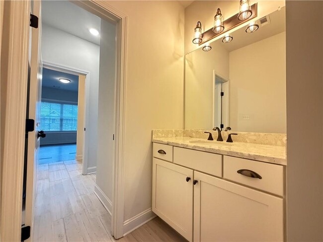 Building Photo - 1545 Dahlia Dr