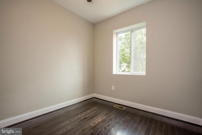 Building Photo - Single Family Home w/ Beautiful Outdoor Patio