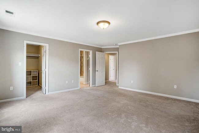 Building Photo - 1424 N Longfellow St