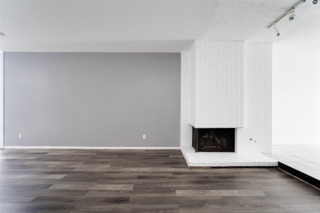 Building Photo - 6311 Riverview Way