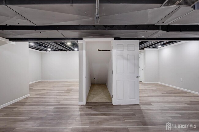 Building Photo - 100 Forest Dr