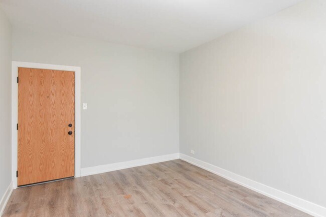 Building Photo - 4854 N Damen Ave