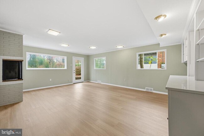 Building Photo - 5804 Lenox Rd