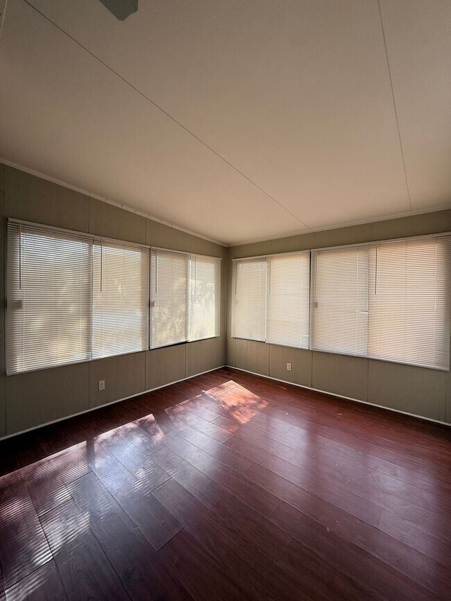 Building Photo - 1304 Kemp Blvd