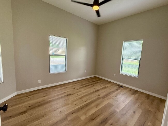 Building Photo - 1025 N 6th St