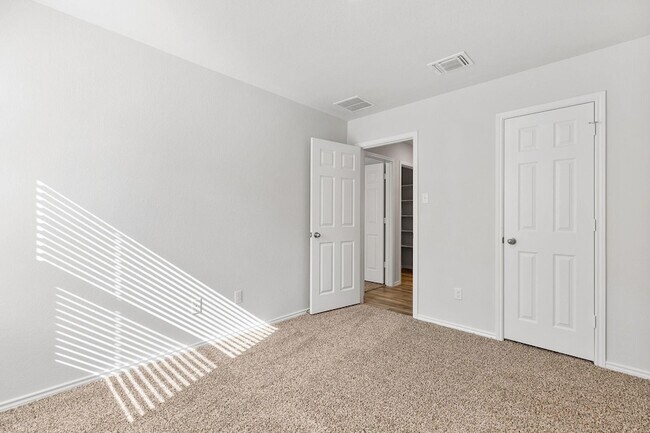 Building Photo - 504 Wyatt Wy