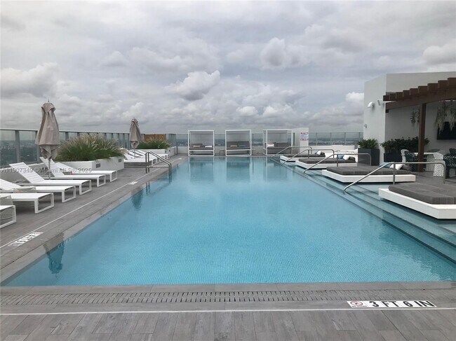 Building Photo - 1010 Brickell Ave