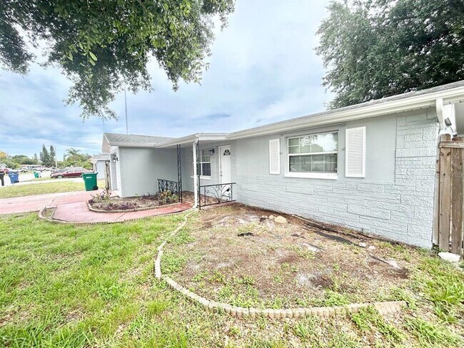 Building Photo - 3323 Fairmount Dr