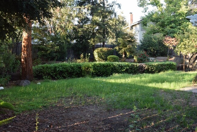 Building Photo - 303 Ironwood Cir