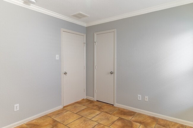 Building Photo - 12907 Regalshire Ct