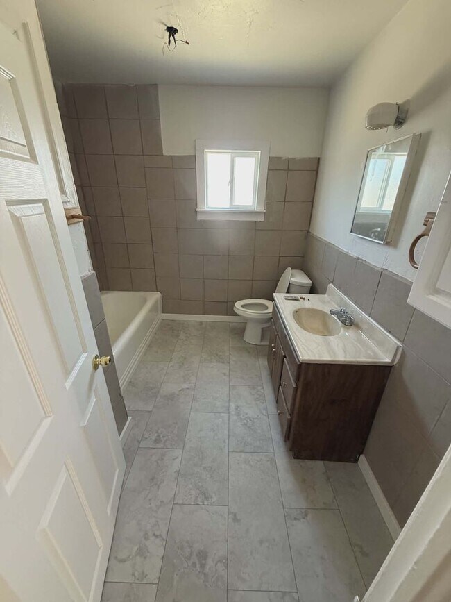 Building Photo - Newly remodel 2 Bedroom on Large lot
