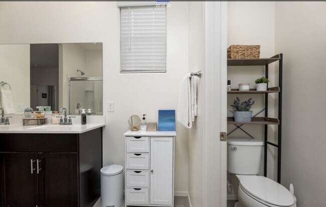 Building Photo - Beautifully Upgraded 4 - Bedroom 2 - Bath ...