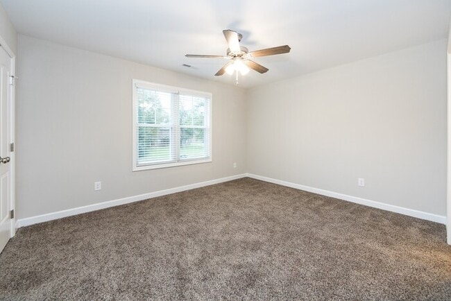 Building Photo - Beautiful 3BD/2.5BA Duplex Home!