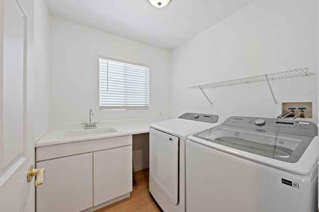 Building Photo - 78191 Sombrero Ct