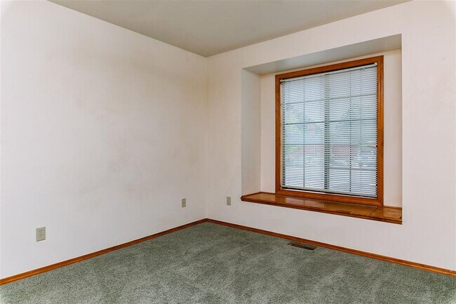 Building Photo - 3177 E Stone Point Dr