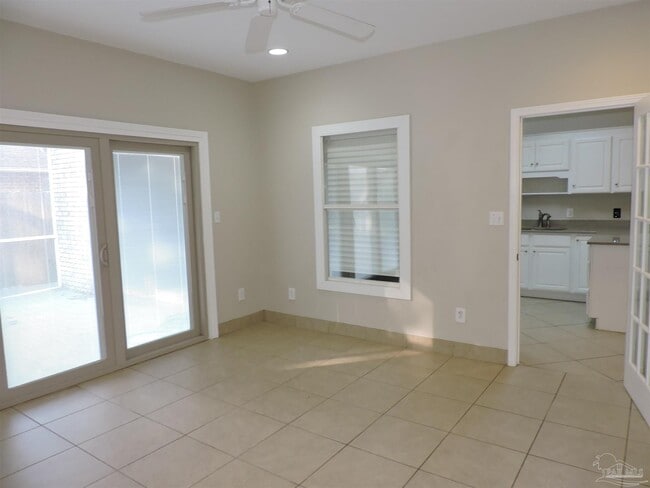 Building Photo - 6423 Lake Charlene Ln