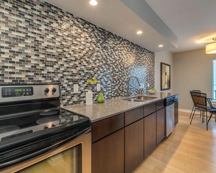 Building Photo - 2200 Dickson Dr