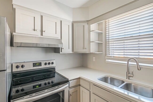 Building Photo - 3753 Friar Tuck Rd