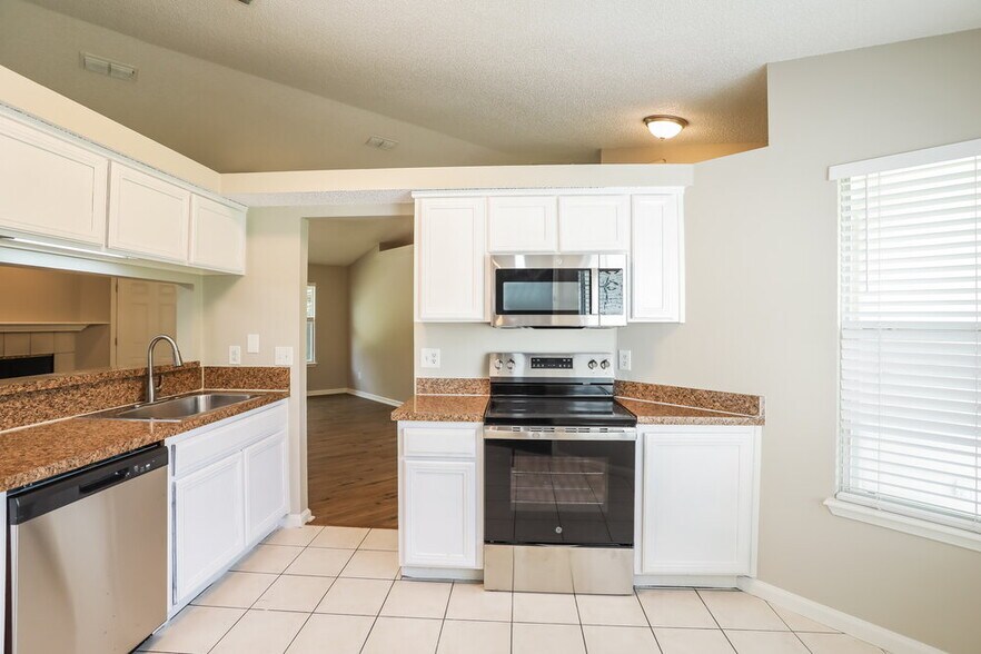Building Photo - 2520 Ambrosia Dr