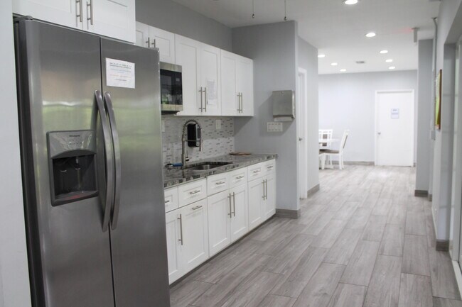 Building Photo - 3507 Oaks Way