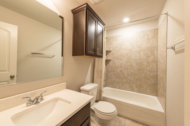 Building Photo - Gorgeous Three Creeks Home