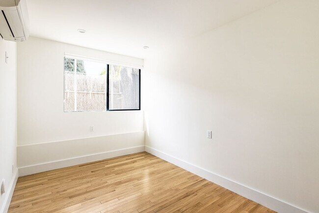 Building Photo - 3 Bed / 3 Bath at the Mohawk Residences is Now Available!