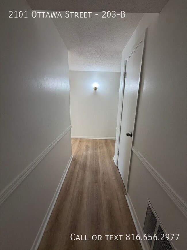 Building Photo - 2101 Ottawa St