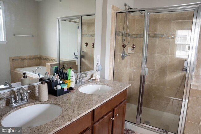 Building Photo - 42294 San Juan Terrace