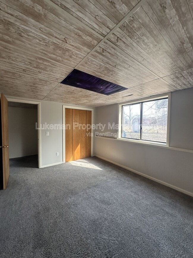 Building Photo - 9325 S Westnedge Ave