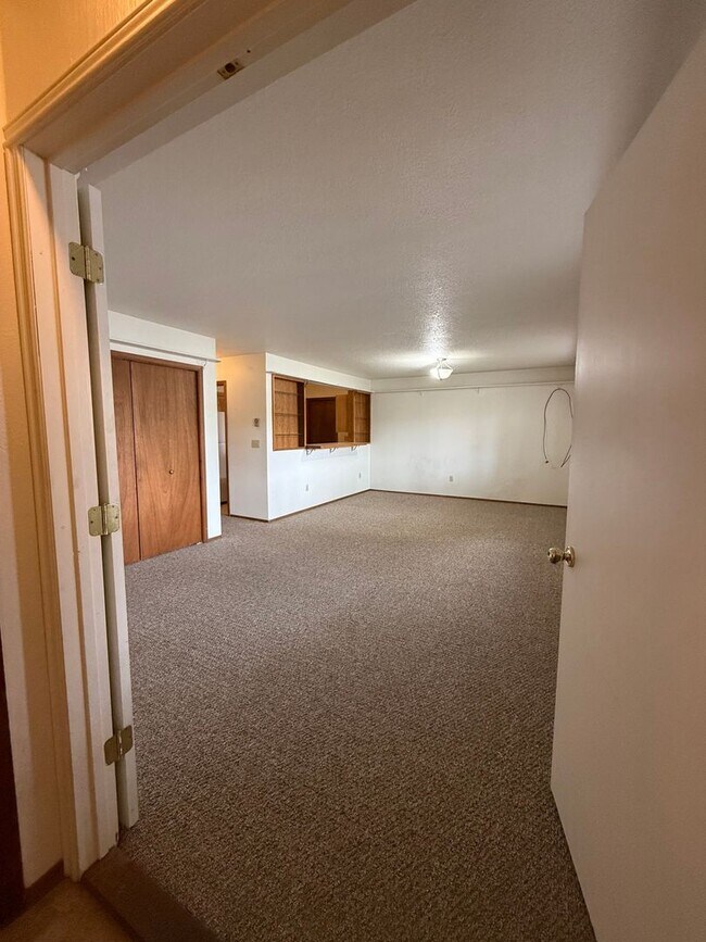 Building Photo - 1720 W Olive St