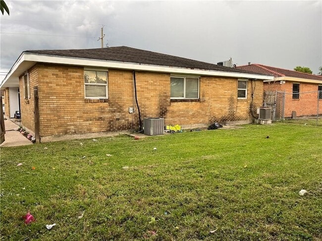 Building Photo - 4734 Shalimar Dr