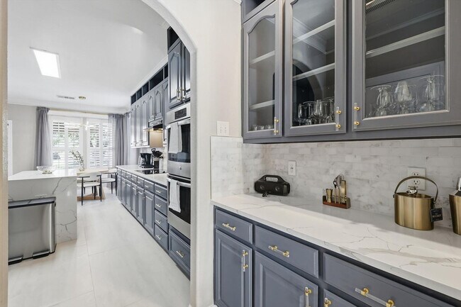 Building Photo - 4843 Golfside Dr