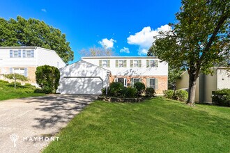 Building Photo - Bright 4-Bed Retreat