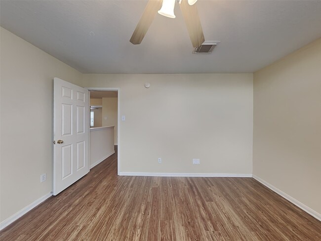 Building Photo - 1913 Plum Falls Ln