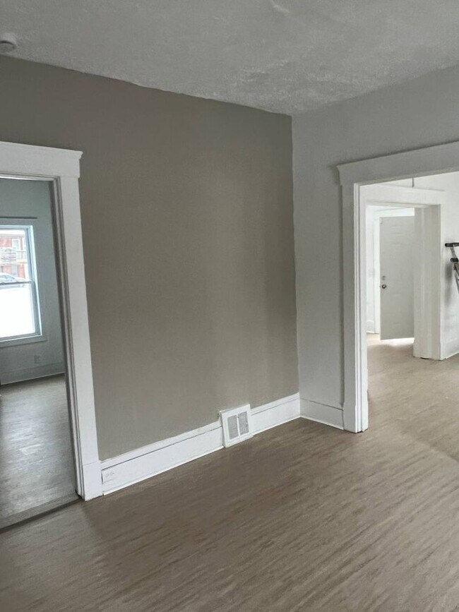 Building Photo - 853 E 155th St