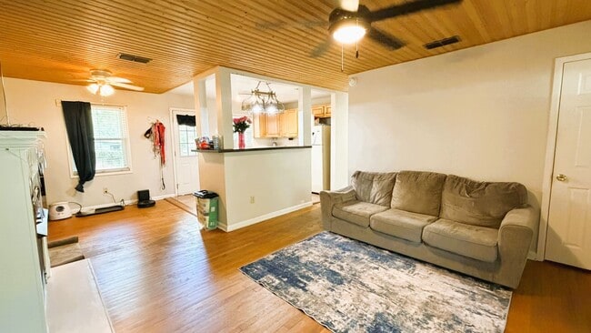 Building Photo - 3/1 HOUSE w/ Huge Fenced Yard, Carport, Will Have New Paint, and Natural Light! Walk to FSU/COLLE...