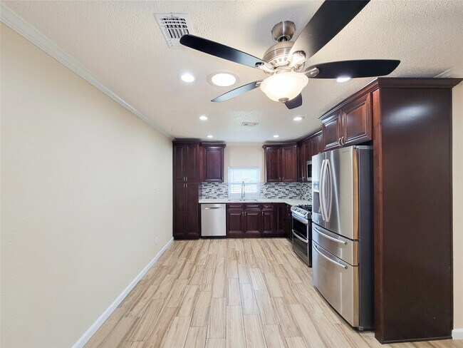 Building Photo - 12611 Dermott Dr