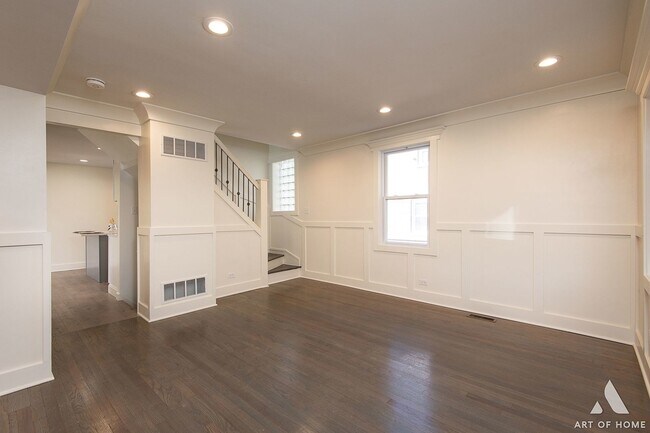 Building Photo - 4912 S Lamon Ave