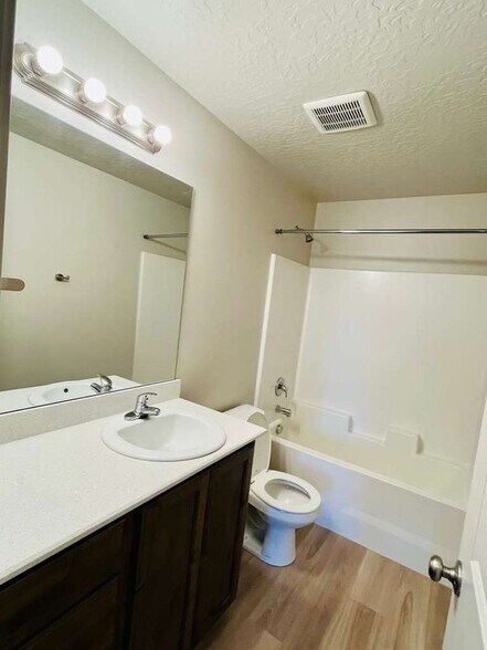 Building Photo - 3923 S White Ash Dr
