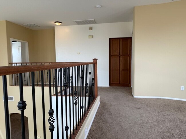 Building Photo - Gorgeous 5 bedroom home in Tartesso