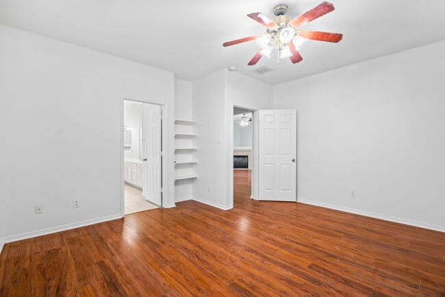 Building Photo - 15327 Hickory Dale St