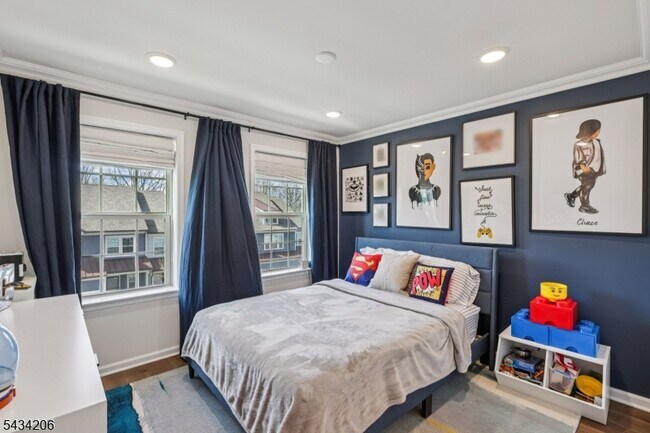 Building Photo - 21 Dahlia Dr