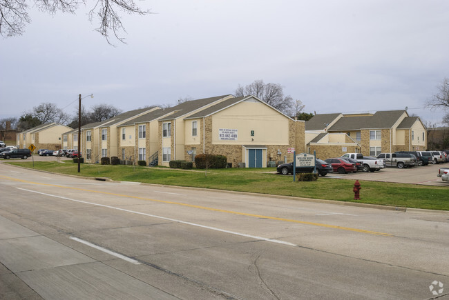 Primary Photo - Willow Wood Apartments