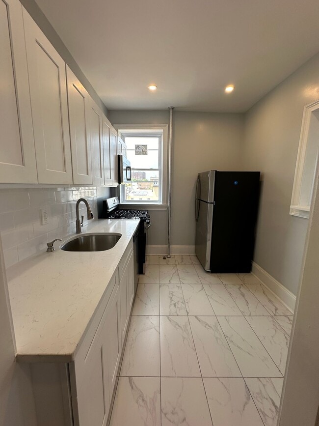 Building Photo - 6th at West Hoboken