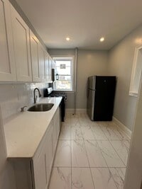 Building Photo - 6th at West Hoboken