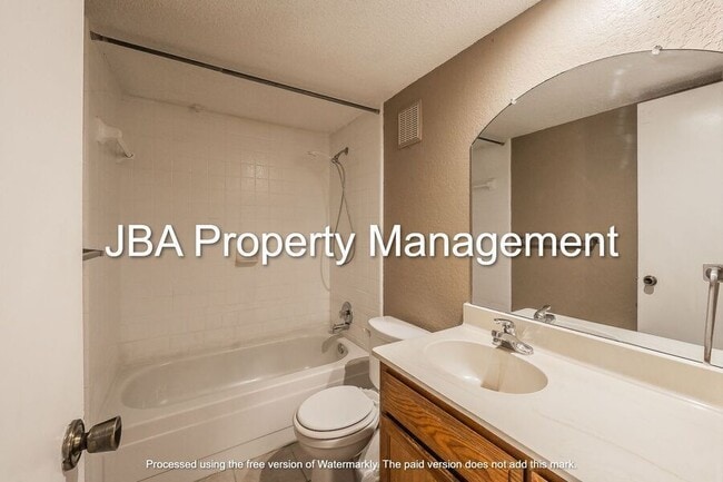 Building Photo - 807 White Rock St